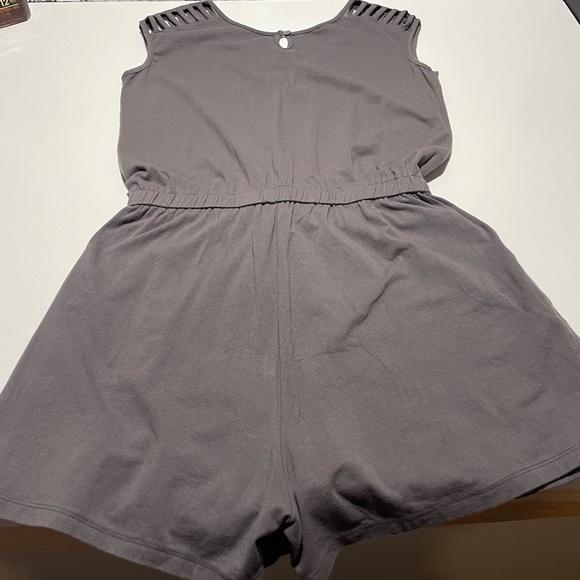 Boutique romper - Picture 2 of 3